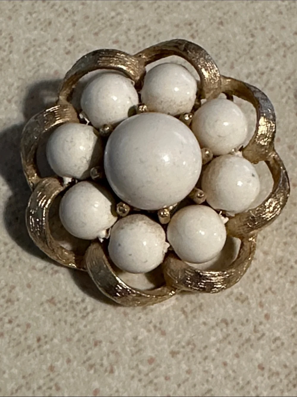 Vintage Kramer White and Gold Floral Cluster Clip-On Earrings (833)